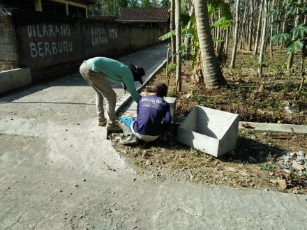 Pemasangan Prasasti RT 06