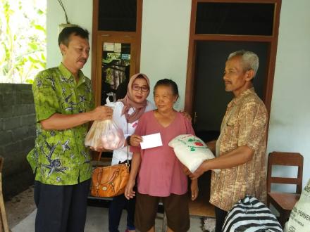 Pemberian Bantuan Kepada Masyarakat Kurang Mampu